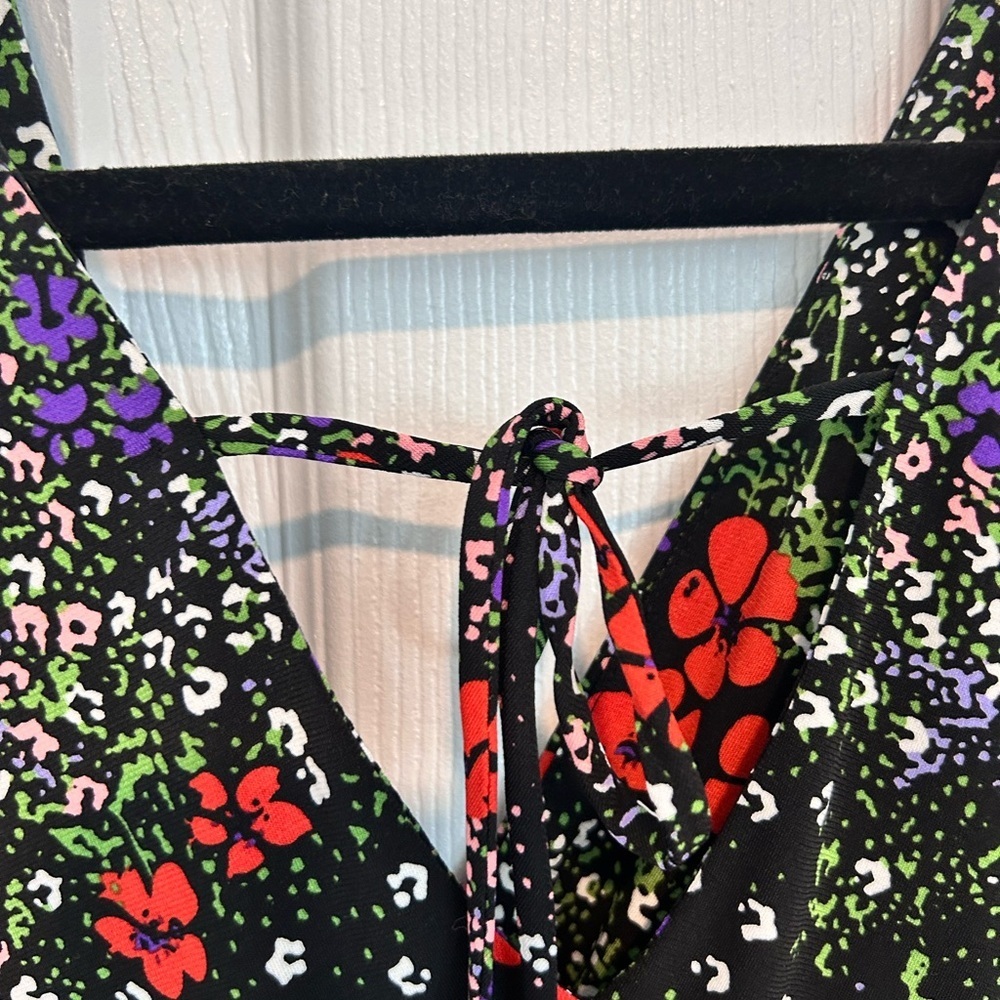 Black Floral V-Neck Flutter Sleeve Dress with Floral Red Accents. Size XS - Picture 7 of 11